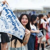 Hàng nghìn người đổ về SVĐ Mỹ Đình xem concert cuối Anh trai say hi