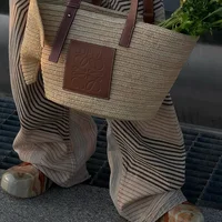 Không chỉ mỗi Sơn Tùng M-TP dùng túi Louis Vuitton đựng trái cây