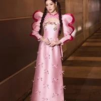 Lan Khuê mặc mốt hở nội y