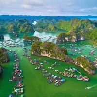 Vì sao du khách đổ về Cát Bà hè này?