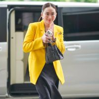 Tủ đồ hàng hiệu của nữ Thủ tướng trẻ nhất Thái Lan