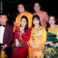 Trang Nhung duyên dáng áo dài hội ngộ dàn nghệ sĩ tại chương trình Vesak Rạng Ngời