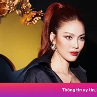 Lan Khuê mặc mốt hở nội y