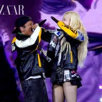 Rosé hội ngộ Bruno Mars trên sân khấu DEADLINE chặng Los Angeles