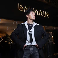 Gin Tuấn Kiệt với phong cách lịch lãm nhưng vẫn cá tính với phong cách layering và dây chuyền statement 