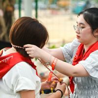 Hơn 50.000 khán giả đội mưa chờ đợi 8Wonder ở Hà Nội