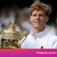 Sinner lại đeo đồng hồ Rolex 43.000 USD khi nâng cúp vô địch Wimbledon