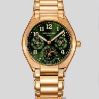 Messi gây chú ý khi đeo đồng hồ Patek Philippe nữ