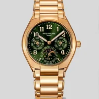 Messi gây chú ý khi đeo đồng hồ Patek Philippe nữ