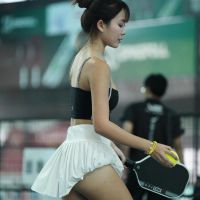 Tranh cãi vén váy khi chơi pickleball gây bão mạng xã hội