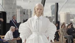BST Xuân Hè 2022: Sự đổ bộ của "cơn bão" Alexander McQueen
