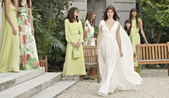BST Xuân- Hè 2022 từ nhà mốt Elie Saab: Làn gió giản dị tinh tế