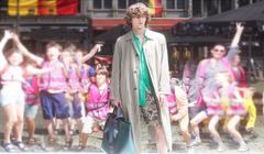 Dries Van Noten Xuân Hè 2022 - Âm hưởng của tự do