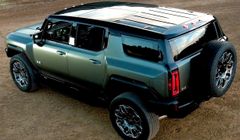 Trình làng GMC Hummer EV SUV830 mã lực, sạc một lần chạy gần 500 km, giá từ 2,4 tỷ VNĐ