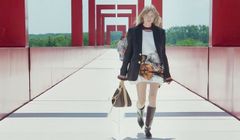 Louis Vuitton- Cruise 2022: Đắm chìm vào vũ trụ và thiên hà bao la