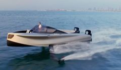 Lái thử 'du thuyền bay' trị giá 1 triệu đô.