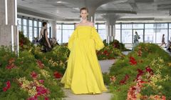 Jason Wu - Spring Summer 2022:  Thời trang từ kỹ thuật nhuộm tự nhiên