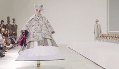 Thom Browne-Fall Winter 2022/2023: Quay về tuổi thơ cùng “Teddy Talk"