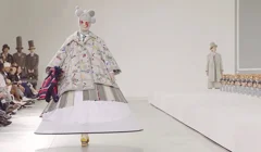 Thom Browne-Fall Winter 2022/2023: Quay về tuổi thơ cùng “Teddy Talk"