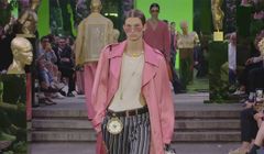 Versace - Menswear: BST Xuân/Hè 2023 của Donatella Versace