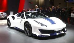 Sức mạnh cực khủng của siêu xe mui trần Ferrari 488 Pista Spider