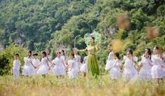Trang Nhung ra mắt MV Mong thế giới yên bình
