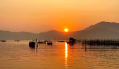 Thả hồn vào ánh bình minh rực rỡ trên Phá Tam Giang - Đầm phá lớn nhất Đông Nam Á