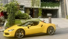 Siêu xe Ferrari 296 GTB rao bán 23 tỷ đỗ cổng nhà Cường Đô la