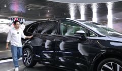 Ngắm chiếc ôtô mới tậu của Trấn Thành