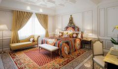 Cảnh xa hoa trong khách sạn đầu tiên của Versace ở châu Á
