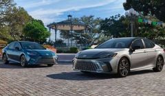Chi tiết Toyota Camry Hybrid 2025