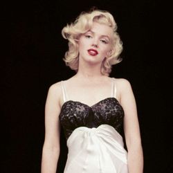 Marilyn Monroe và những bí quyết cho một thân hình “đồng hồ cát"