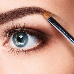 Hướng dẫn cho một đôi lông mày hoàn hảo từ 5 chuyên gia makeup hàng đầu