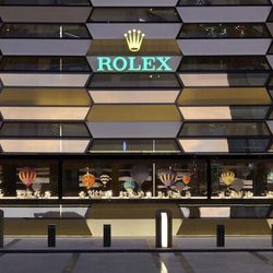 Có gì bên trong cửa hàng đồng hồ Rolex lớn nhất thế giới