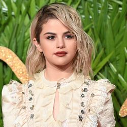 Selena Gomez trong những chiếc váy Prairie đầy mơ mộng