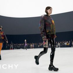 Givenchy Xuân Hè 2022: Phá vỡ giới hạn phong cách cá nhân