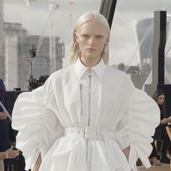 BST Xuân Hè 2022: Sự đổ bộ của "cơn bão" Alexander McQueen