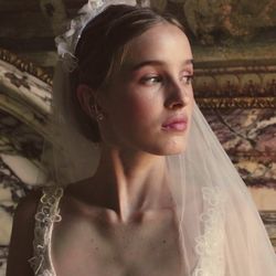 BST ELIE SAAB Bridal Fall 2022 bức chân dung cô dâu vương giả
