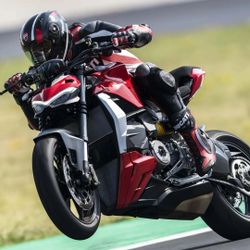 Nakedbike Ducati Streetfighter V2 2022 sắp ra thị trường