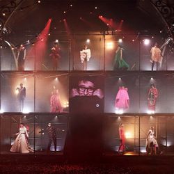 AZ Factory Xuân Hè 2022 "Love Brings Love”- tưởng nhớ NTK Alber Elbaz