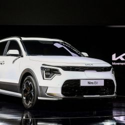 Kia Niro 2023 chính thức trình làng