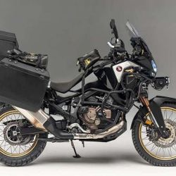 Honda Africa Twin có thêm "bản độ" chính hãng ngầu hơn