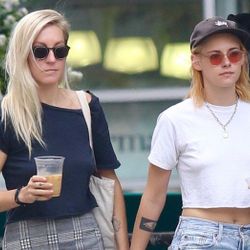 Kristen Stewart chính thức đính hôn với bạn gái Dylan Meyer