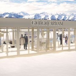 Giorgio Armani Neve mang thời trang tới một “đỉnh cao” mới