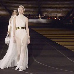 BST Cruise 2022- Dior tái hiện hình ảnh các nữ thần Hy Lạp quyền năng