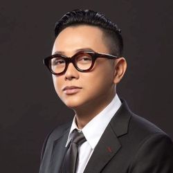 NTK Công Trí đưa đầm dạ hội Việt Nam lên bản đồ thời trang thế giới