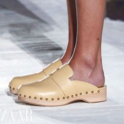 Clog - những đôi guốc gỗ lọc cọc đáng yêu cho thời trang hè