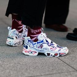 Nở rộ trào lưu "shoe-vesting" tại Hàn Quốc