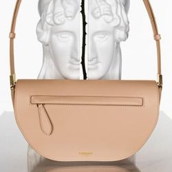 Burberry chính thức ra mắt chiến dịch quảng cáo cho mẫu túi Olympia