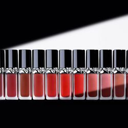 Rouge Dior Forever Liquid - Dòng son kem siêu lì, chống đổi màu của Dior.